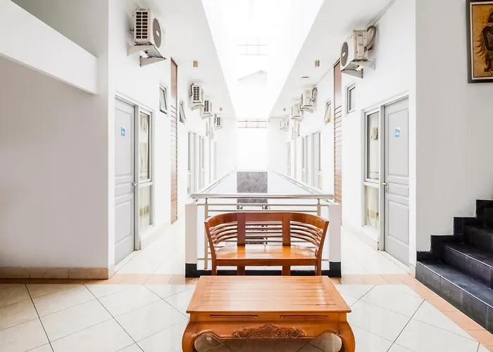 Hotel Poncowinatan - Tugu Yogyakarta