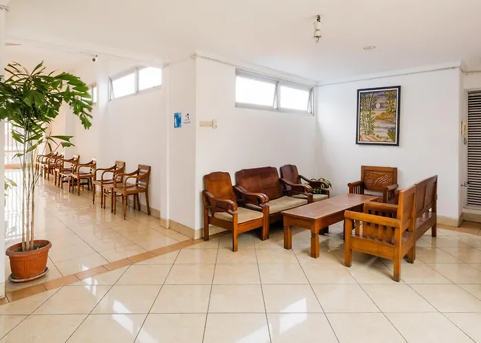 Hotel Poncowinatan - Tugu Yogyakarta